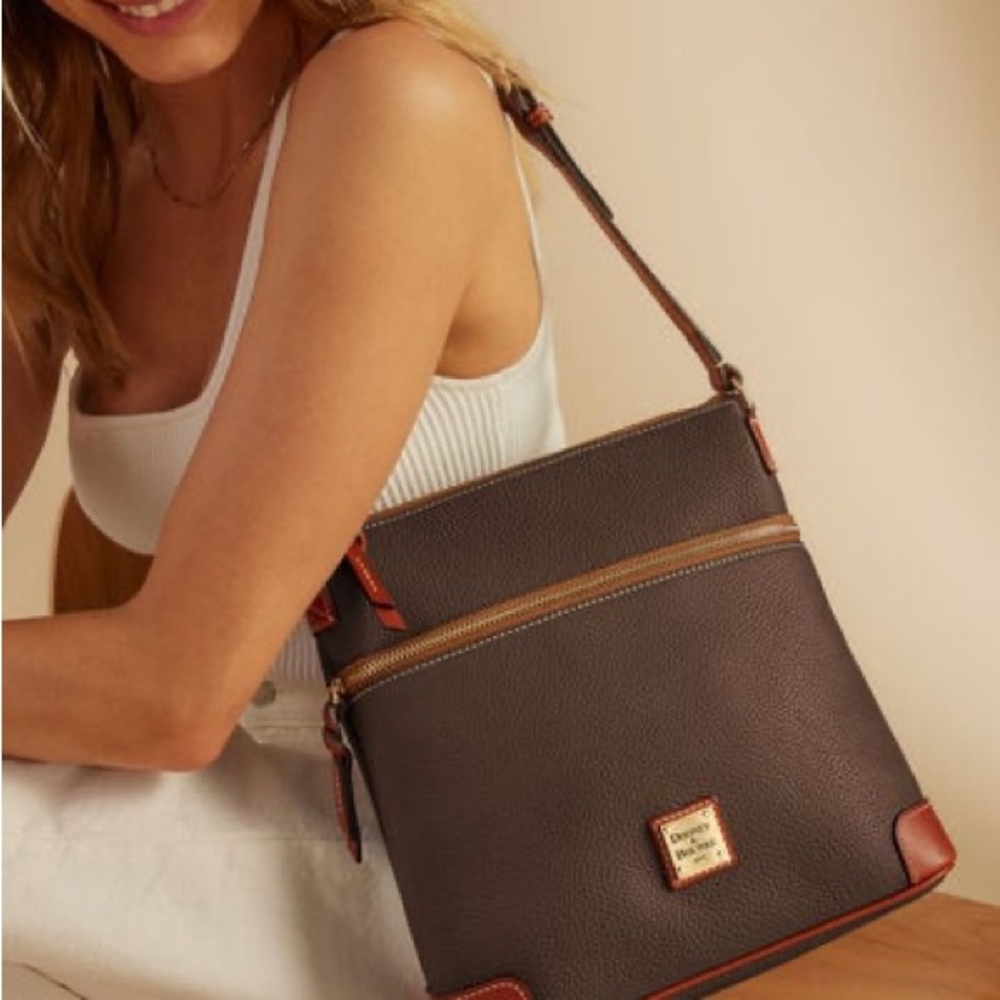 Dooney & Bourke Black Brown Pebbled Grain Leather Crossbody Shoulder Bag Purse - Picture 8 of 16